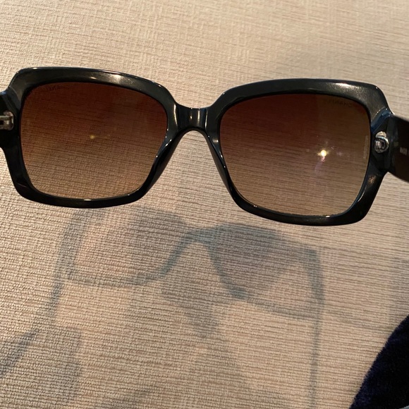 Chanel Sunglasses with CC logo brown beige style main image 5